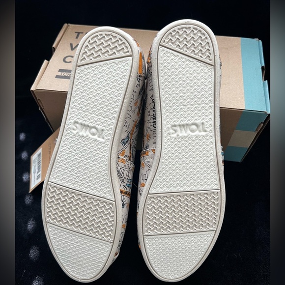 TOMS Venice Collection: Chicago - Picture 2 of 4